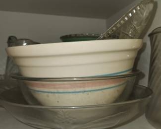 Vintage mixing bowls