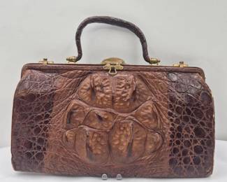 117 VintageAlligatorRazorBackHandbagwithBrassHardware