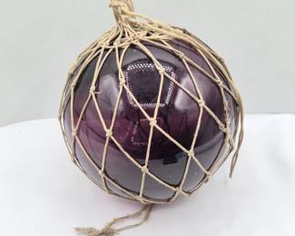 8 Vintage8DecorativePurpleGlassFloatwithNetting