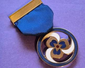 104 Vintage10kGoldGirlScoutsTrefoilRibbonPinMembershipAward