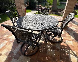 Luxury estate auction featuring fine Italian and antique furniture, sterling silver jewelry, Fabergé, Lalique and Waterford crystal, porcelain collectibles, and elegant home décor. Discover ornate chandeliers, religious statues, decorative sculptures, and original artwork by renowned artists.