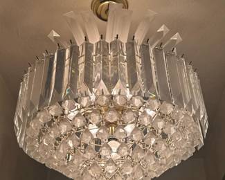 Luxury estate auction featuring fine Italian and antique furniture, sterling silver jewelry, Fabergé, Lalique and Waterford crystal, porcelain collectibles, and elegant home décor. Discover ornate chandeliers, religious statues, decorative sculptures, and original artwork by renowned artists.