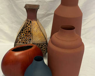 Lot 23: Assorted Decorative Vases and Vessel Set