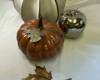 Lot 32: Fall Decor