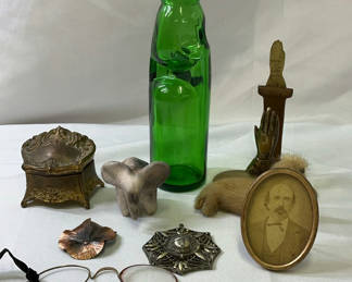Lot 40: Assorted Vintage Decorative and Collectible Items