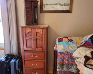 Lingerie cabinet