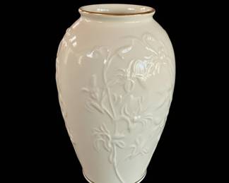 Lenox Masterpiece Collection . Vase