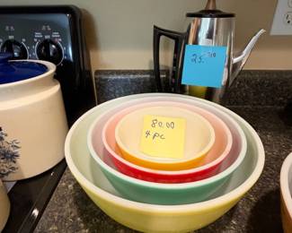 Vintage Corning ware nesting mixing bowls