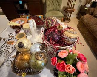 Assorted Decorative items
