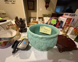 Vintage mid century McCoy Jardiniere planter, aqua green.