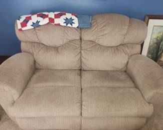Reclining loveseat 