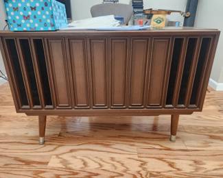 MCM RCA stereo and turntable console