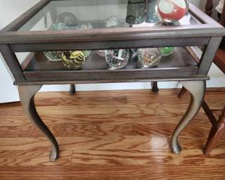 Curio table