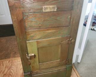 Ice box