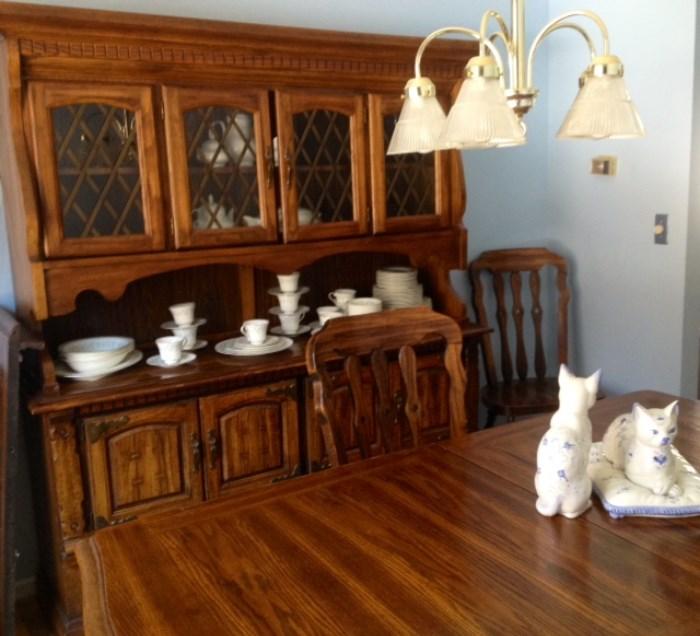 Dining room China & Hutch, Table with 2 leaves and 6 chairs
