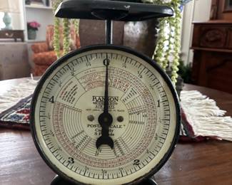 Vintage Hanson Model 1509 postal scale with round dial and black metal body. Attractive functional/decorative office or postal collectible.