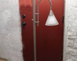 FLOOR LAMP