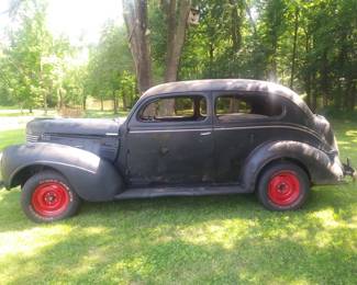 1937 Chrysler Desoto 2 with 301 Poly engine