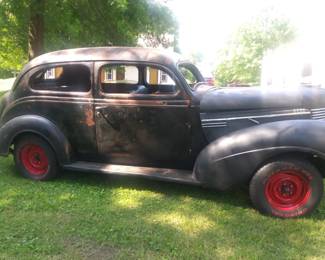 1937 Chrysler Desoto 2 with 301 Poly engine