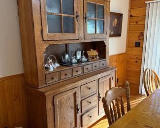 Broyhill China Hutch