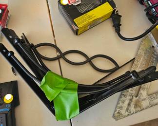 Garage & Workshop Equipment Assorted metal stands, brackets and workshop accessories.