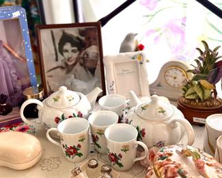 Laura Ashley Teapot Set