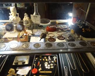 z1 Silver Dollar and Row of Clad American half-Dollars, Rings, Cufflinks