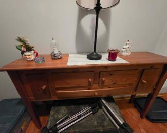 Knotty Pinewood sofa table