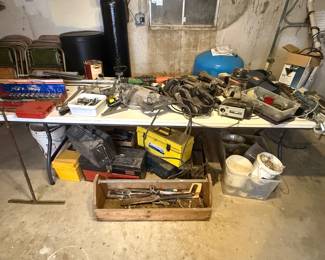 Lots of nice vintage tools