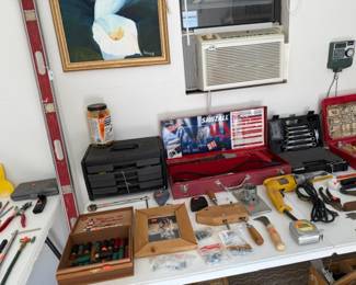 Tools, tool boxes, long level