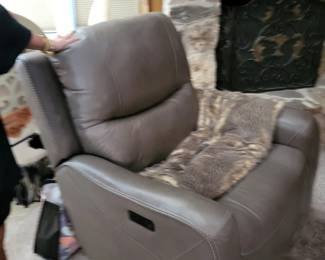 Leather Massage/Heat Chair