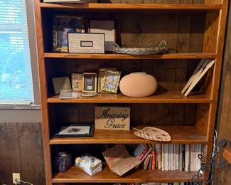 books, decor, frames