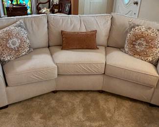 Nice Flexsteel Sofa (still has tags attached)