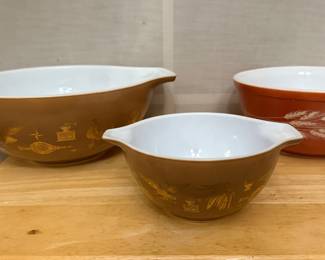 Pyrex Early American Cinderella Nesting Bowls 444 (4qt) & 441 (1-1/2qt); Pyrex Autumn Harvest Mixing Bowl 403 (2.5L)