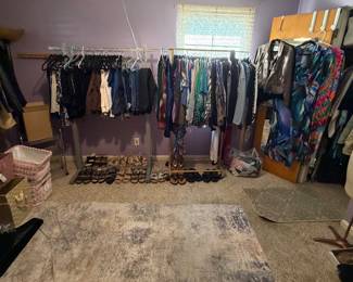 Ladies Clothes (mainly M-L); Clothing Racks