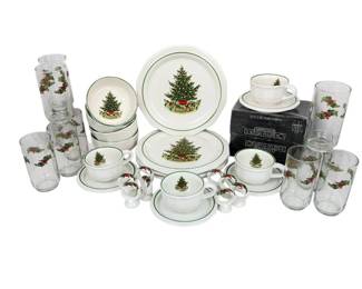 Lot 064 Vintage Pfaltzgraff Christmas Heritage 46Piece Holiday En