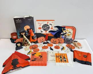 Lot 180 Lot of Vintage Halloween Decor Paper Decorations, Streamer