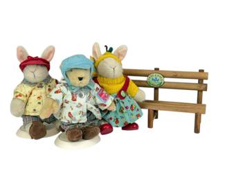 Lot 049 VanderBear Rabbit Lot with Take a Hike Bench, Picnic Set