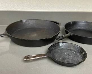 ARS205 - Set Of 3 Vintage Cast Iron Skillets
