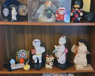 ARS124 - Collection of Japanese Decorative Collectibles 