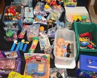 ARS088 - Large Lot Of Collectibles 