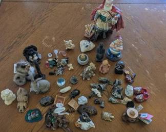 ARS027 - Vintage trinkets Lot Santa Claus, Disney, Animals & Miniatures