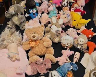 ARS094 - Collection of Stuffed Toys & Animals 