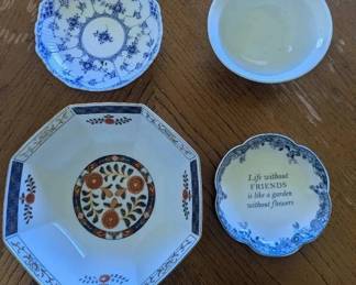 ARS016 - Vintage Decorative Ceramic Dishes Set of 4