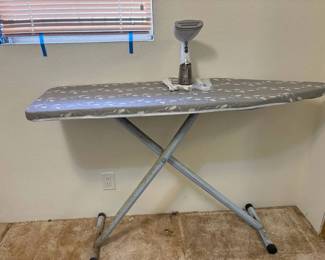 ARS168 - Conair Iron And Ironing Board 