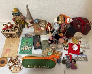 ARS162 - Assortment Of House Decor Items 