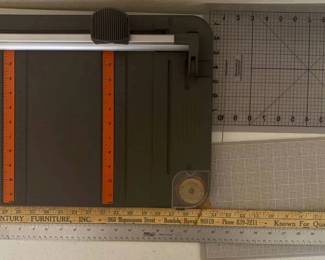 ARS161 - Paper Trimmer With Two Craft Mats
