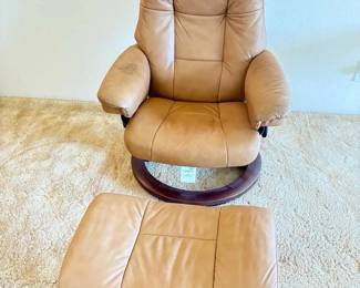 ARS152 - Ekornes Stressless Leather Reclining Chair With Footrest 