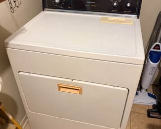 Kenmore Electric Dryer Good working condition but does not automatically shut off. Must be able to move and load yourself