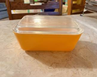 Vintage Yellow Pyrex Refrigerator Dish Great condition